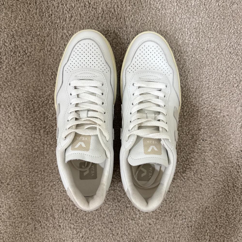 Veja V-90 Sneakers - Picture 4 of 7